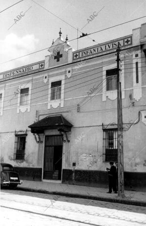 Fachada de la clínica de la cruz Roja de Triana, en Sevilla