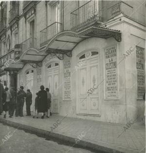 Entrada al teatro eslava por la calle del Arenal