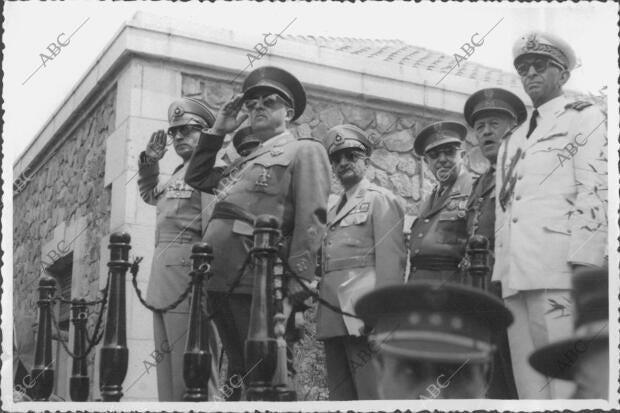 En la Imagen, en Toledo Presenciando el desfile en la academia de infantería