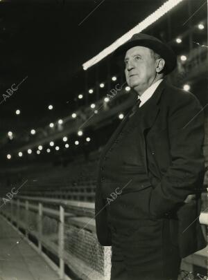 Don Santiago Bernabéu en la vispera de la segunda final de la Copa de Europa,...