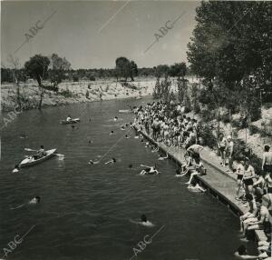 El primer día de calor en la capital (se alcanzaron los 32ºC) llenó el Parque...