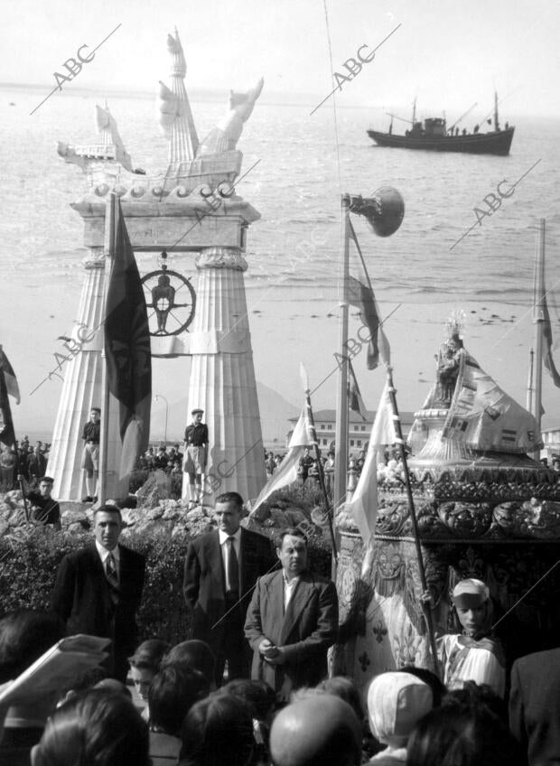 Monumeto A Juan de la cosa en el pueblo de Santoña (Cantabria)