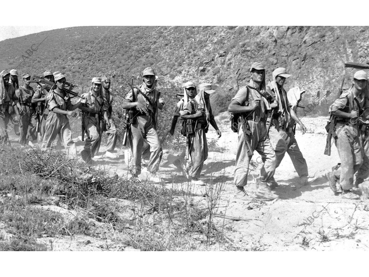 Una Patrulla De La Legión En El Territorio De Ifni Durante La Guerra ...