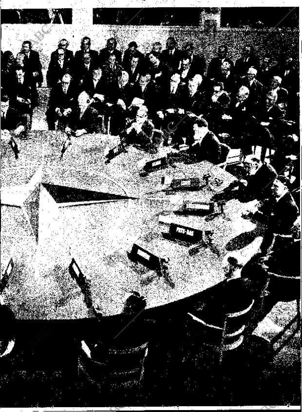 ABC MADRID 19-12-1957 página 9