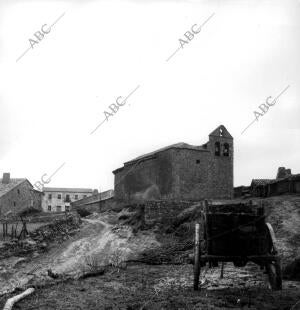 Iglesia del pueblo los Llamosos (Soria)