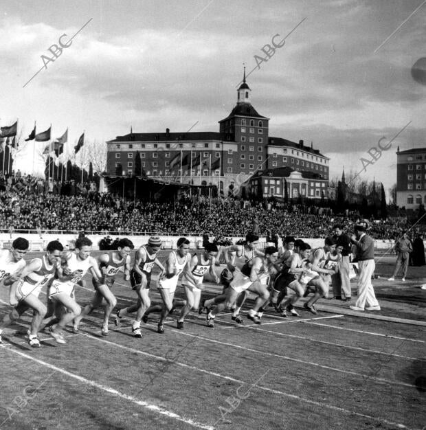 Salida de los 3000 Metros Lisos de los Juegos Nacionales Escolares