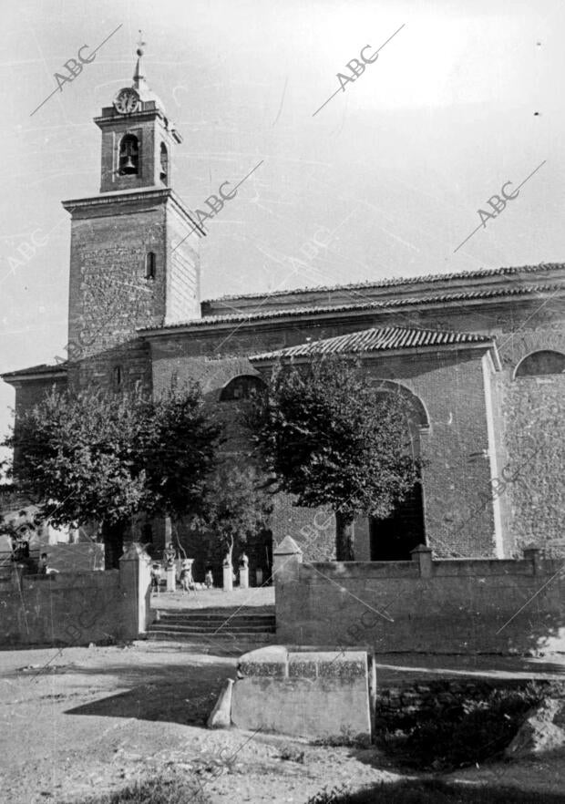 Vista parcial de la iglesia parroquial pueblo Esquivas (Toledo)