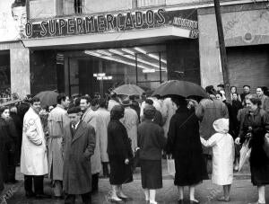 Inauguración del primer supermercado de Madrid
