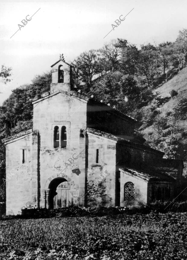 El "Conventìn", Pequeñísima iglesia de Valdedios, de arquitectura Románica...