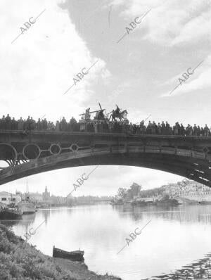 El cristo de las tres Caidas de la hermandad de san Jacinto A su paso por el...