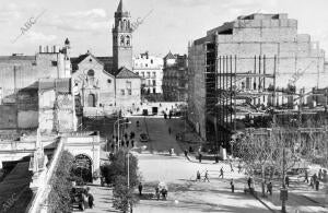 Avenida de la Antigua calle Imágen, lugar en la que se Están Alzando Modernos...