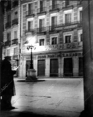 Un sereno en la Plaza de Santa Cruz de Madrid