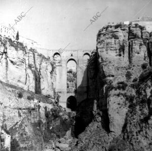 El puente nuevo en el tajo de Ronda (Málaga),