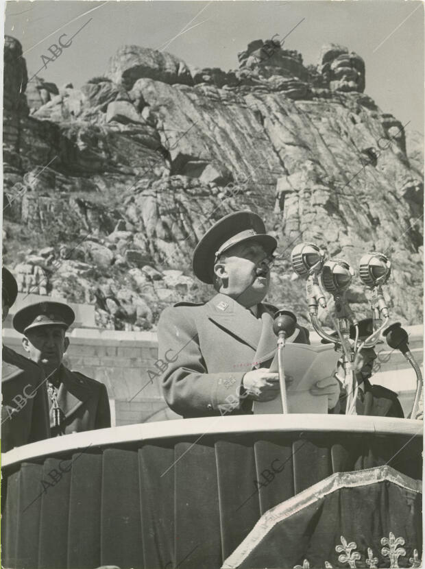 Inauguración oficial de la basílica de Santa María de la Cruz del Valle de los...
