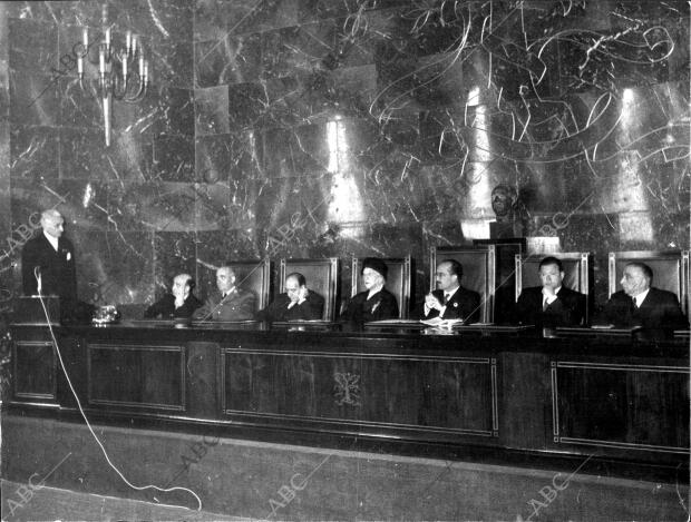 Presidencia del acto de inauguración del I congreso médico nacional de la cruz...