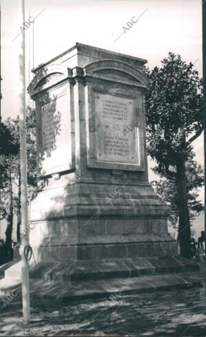 Monumento Eregido en la isla de los Faisanes en recuerdo A la Paz de los...