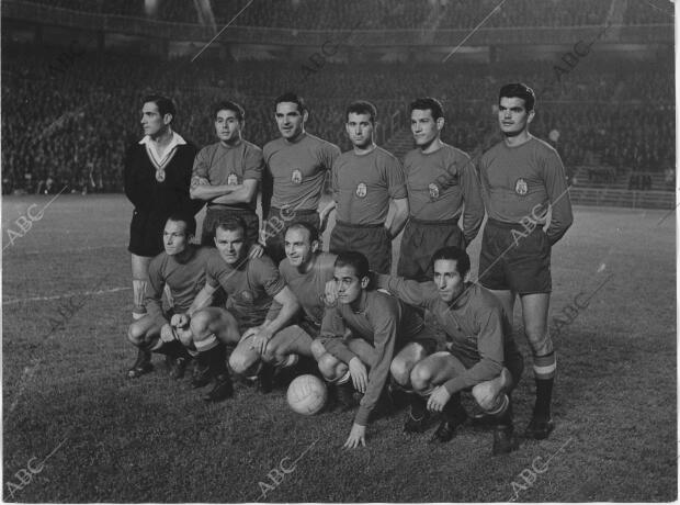 Partido de clasificación de la Eurocopa, disputado en el estadio Santiago...