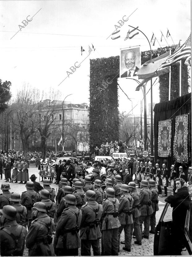 En la glorieta de Castelar se efectuó la recepcion oficial del Ayuntamiento, la...