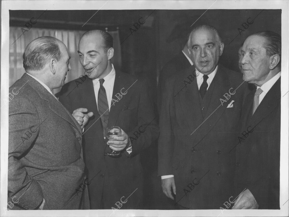 El insigne doctor Arthur Kornberg, premio Nobel de Medicina, en el