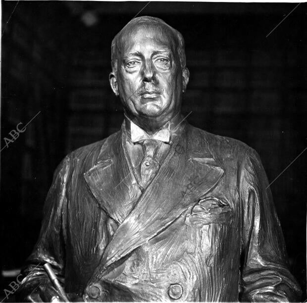 Busto de don Torcuato Luca de tena Archivo ABC