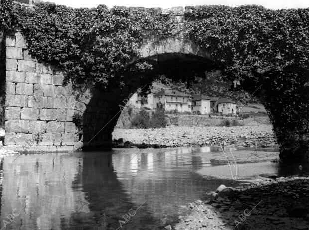 Antiguo puente en el valle de Salazar (Navarra)