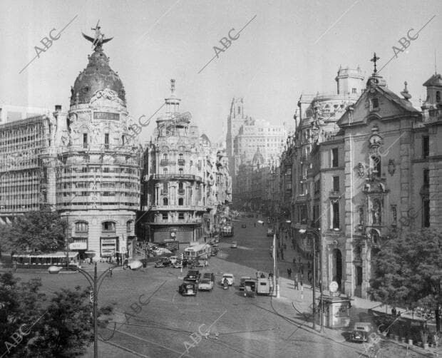 confluencia de las Calles Alcalá con gran Vía (entonces avenida de José...