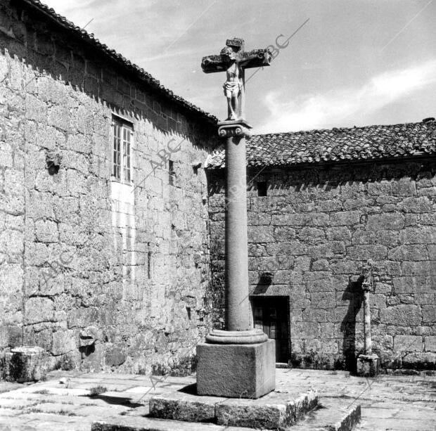 Antigua capilla y Cruceros de Aguas Santas (Orense)