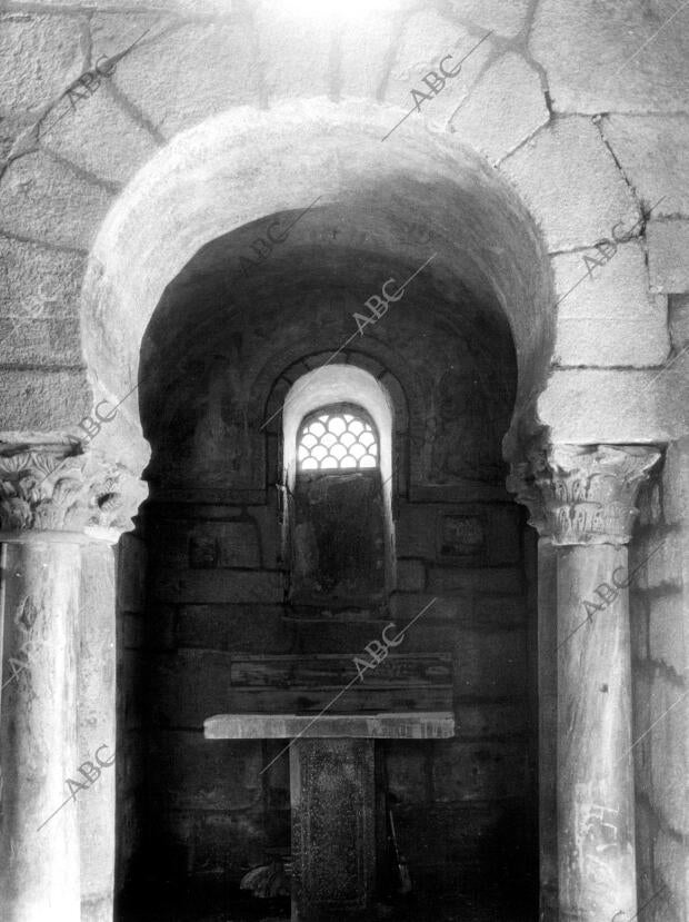 Arco de la iglesia de santa comba de Bande (Orense)