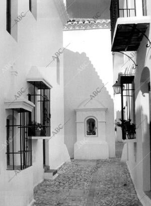 Calle del pueblo López, Construido por un Inglés, sólo para Extranjeros y...