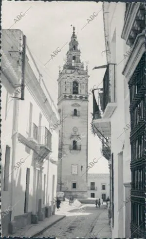 Torre de la iglesia parroquial de nuestra Señora de la Granada en Moguer...