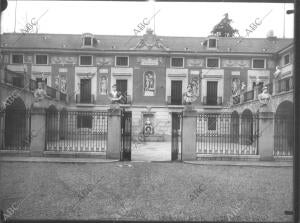 Entrada principal de la Casita del Labrador, situada dentro del Jardín del...