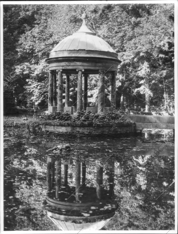 Templete de los Lagos del Jardin del príncipe donde se Celebran Hace más de 50...