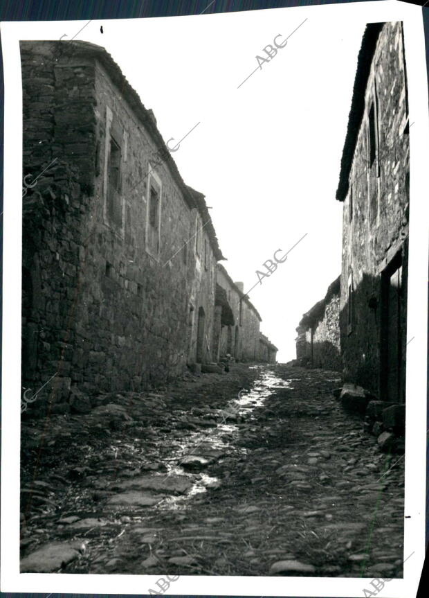 La Conocida Como "calle Real" de la localidad de rabanal del camino