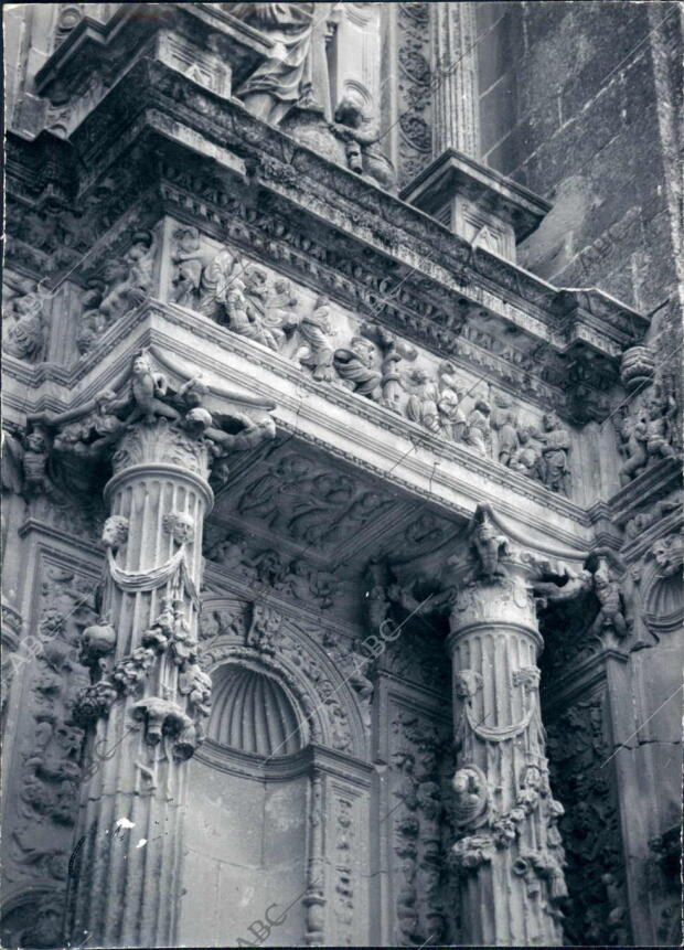 Detalle de la fachada principal de la iglesia del Salvador, en Úbeda