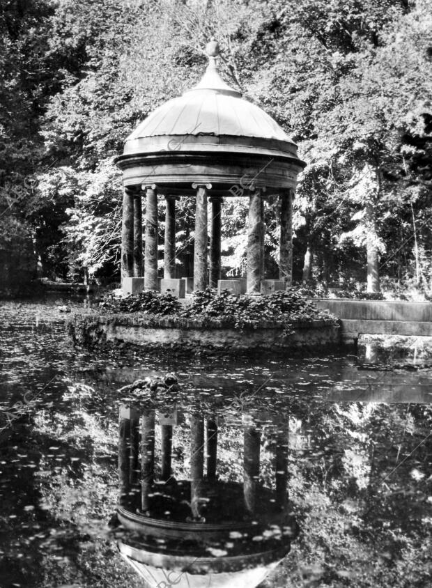 Templete de los Lagos del Jardin del príncipe donde se Celebran Hace más de 50...