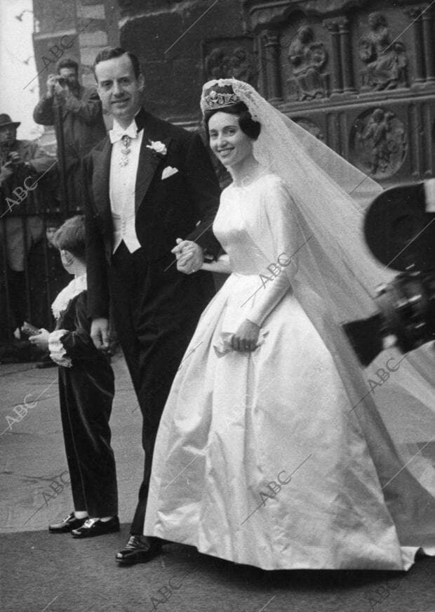 Eduardo de Lobkowicz y Francisca de Borbón-Parma el día de su boda