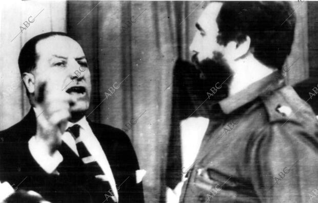 El embajador español desmiente las afirmaciones de Castro en el mismo estudio de...