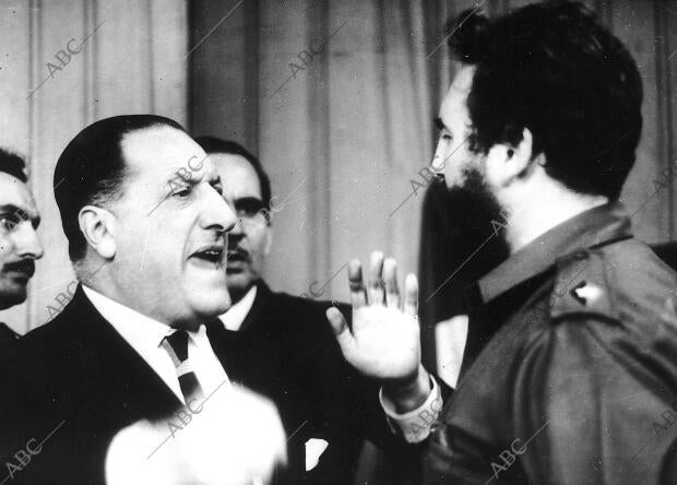 El embajador español desmiente las afirmaciones de Castro en el mismo estudio de...