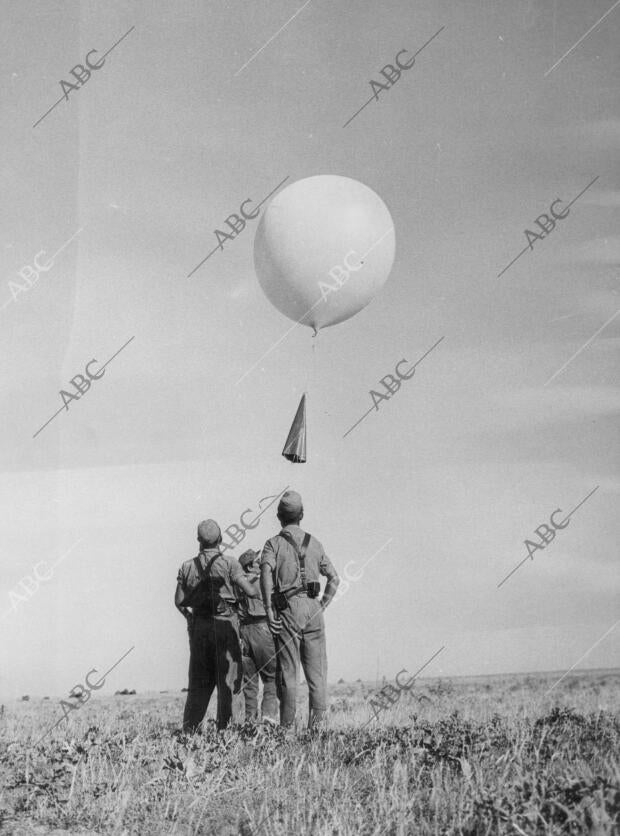 Instrucción de los Soldados Españoles en la Disióm Pentómioca y acorazada de...