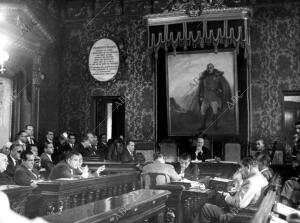 Reunión en la sala de Sesiones del ayuntamiento de Madrid para informar sobre Ek...