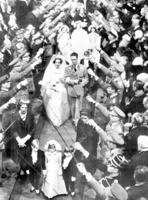 Boda de los reyes de Bélgica Balduino I y Fabiola en la catedral de San Miguel y...