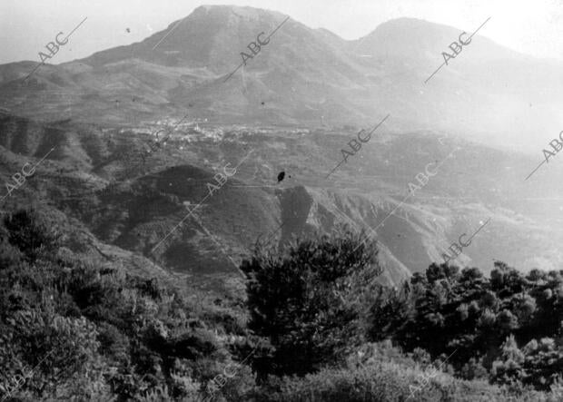 Vista general del pueblo Yunquera (Málaga), al sudeste la Sierra de las Nieves