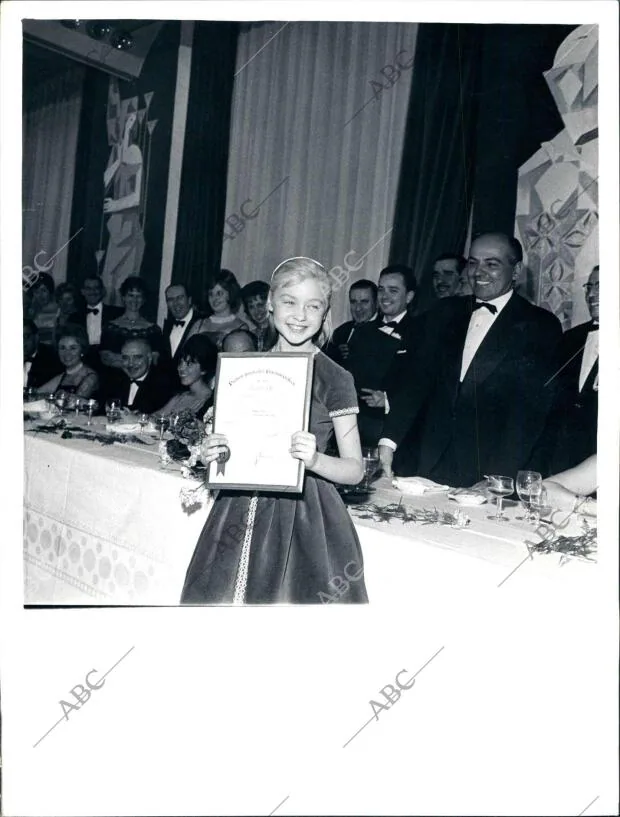 Marisol Recibiendo un premio