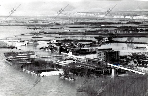 El club natación Helios y el barrio de Ranillas Inundados por el río Ebro