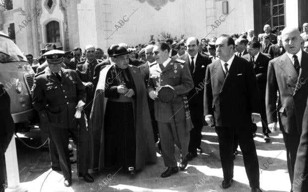 González Reina, A la Derecha, Inauguró con el cardenal bueno Monreal y las...