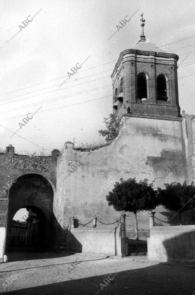 Restos de la muralla de la que Fue la plaza Forficada del pueblo Olmedo...