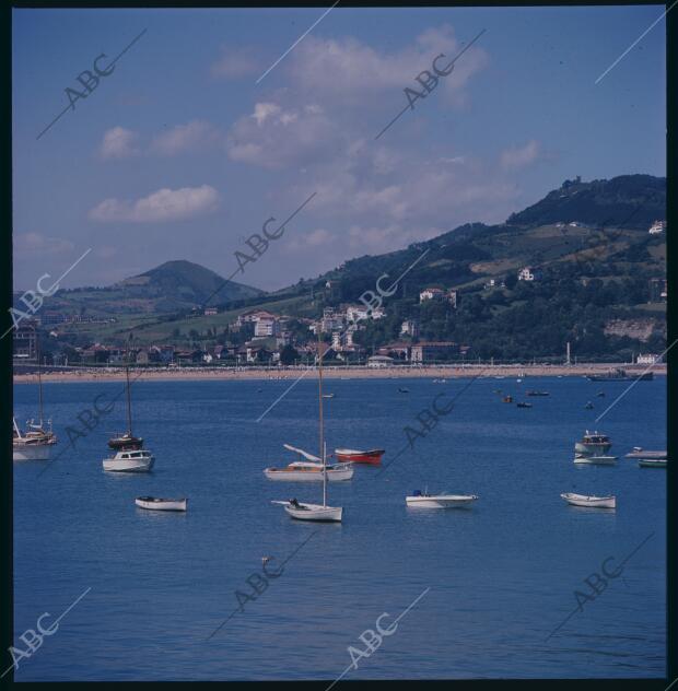 San Sebastián, 1962 (CA.). Puerto de San Sebastián. Vistas del Monte Igueldo