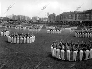 Exhibición de gimnasia en la clausura de los Juegos Nacionales celebrados el las...