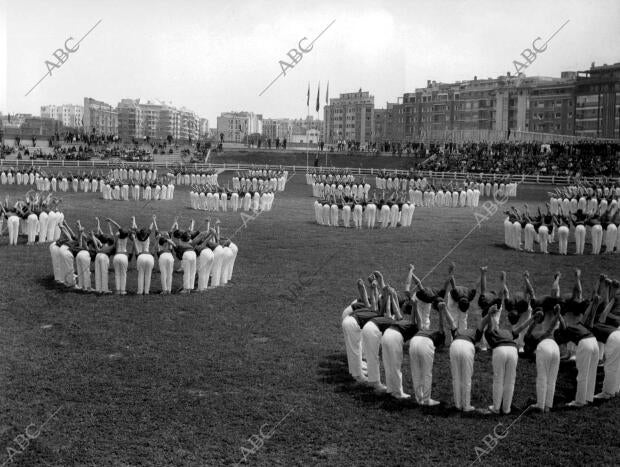 Exhibición de gimnasia en la clausura de los Juegos Nacionales celebrados el las...