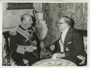 Gustavo Adolfo Mejía Ricart, embajador de la Repúblia Dominicana, conversando...